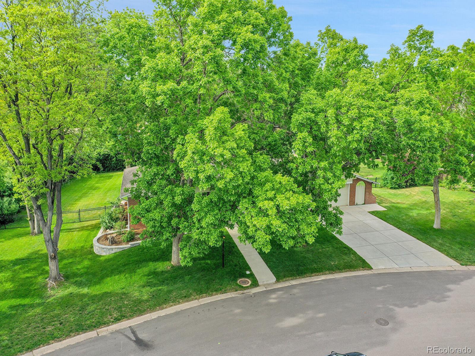 595 W Lake Avenue