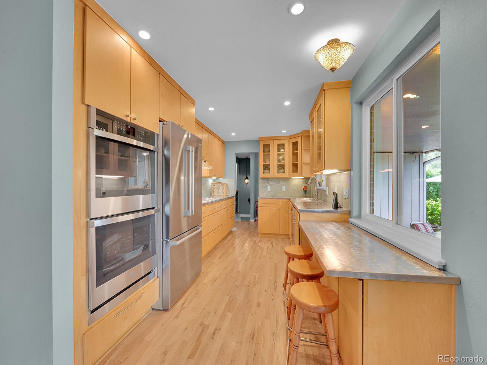 595 W Lake Avenue