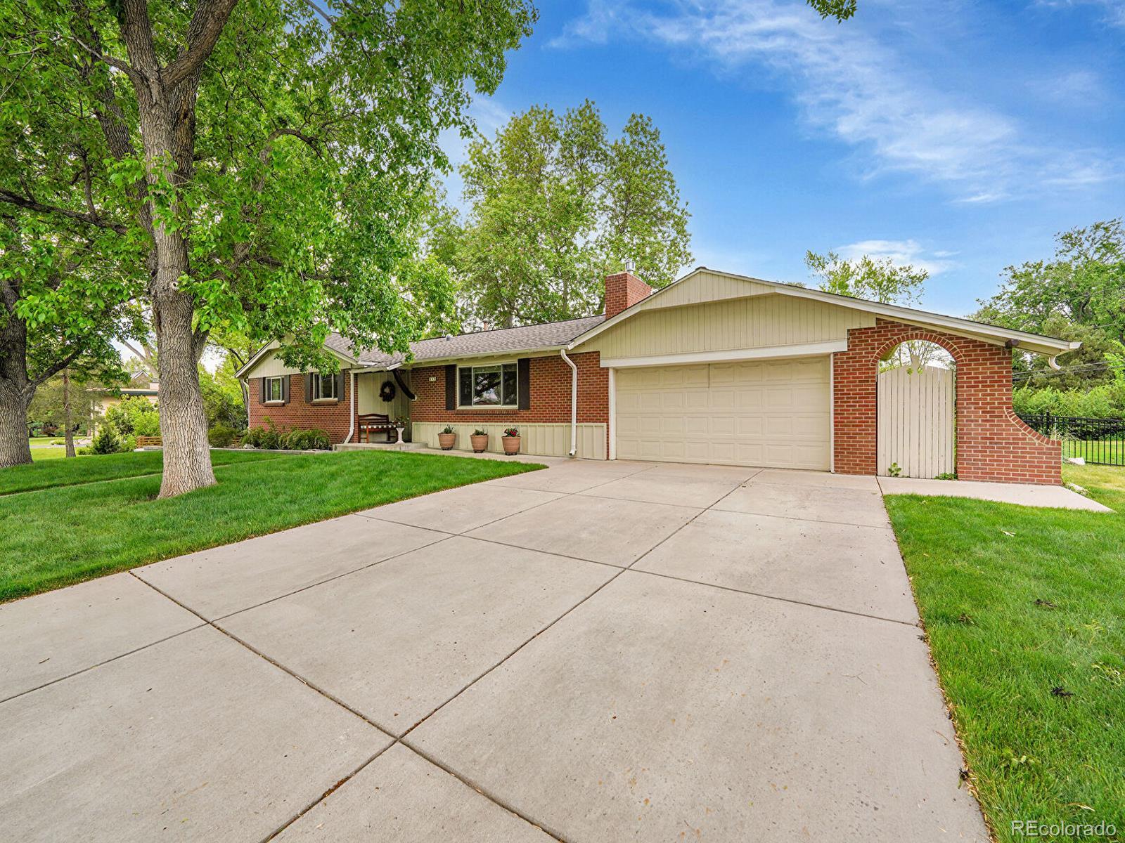 595 W Lake Avenue