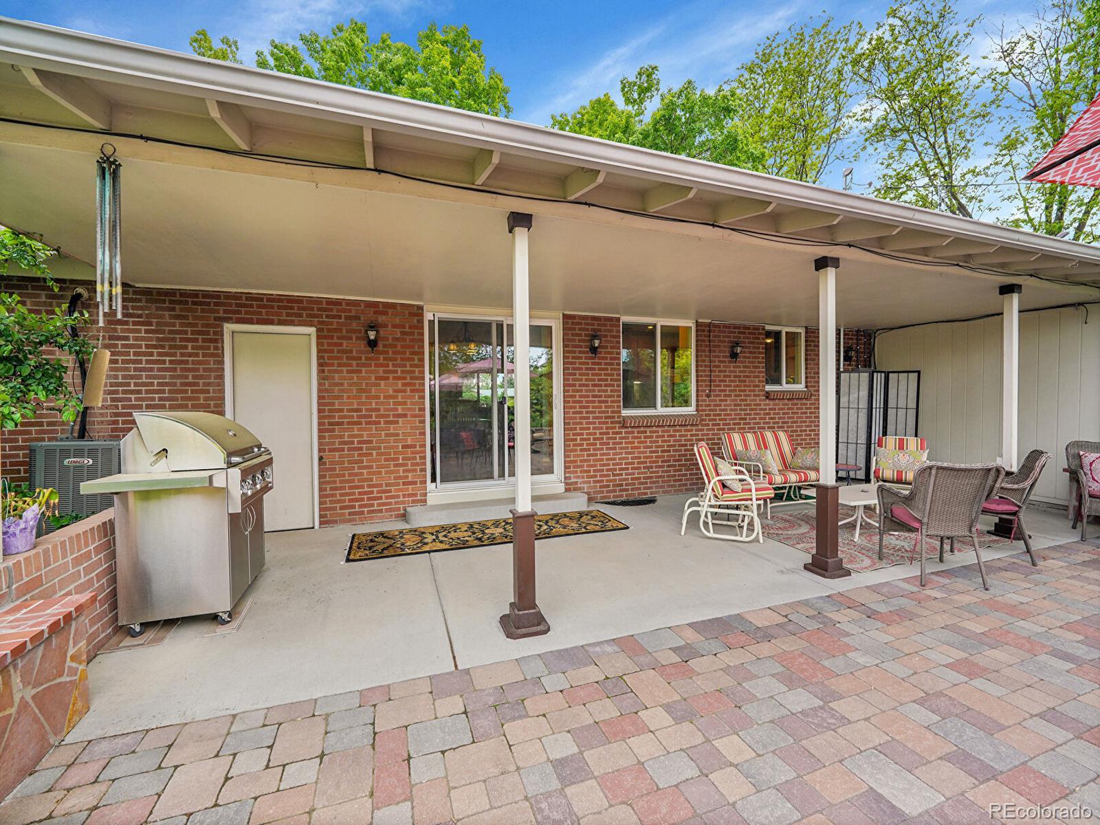 595 W Lake Avenue