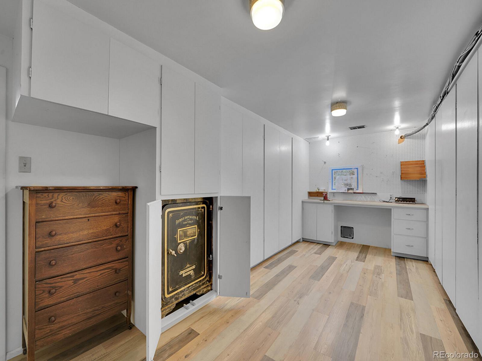 595 W Lake Avenue