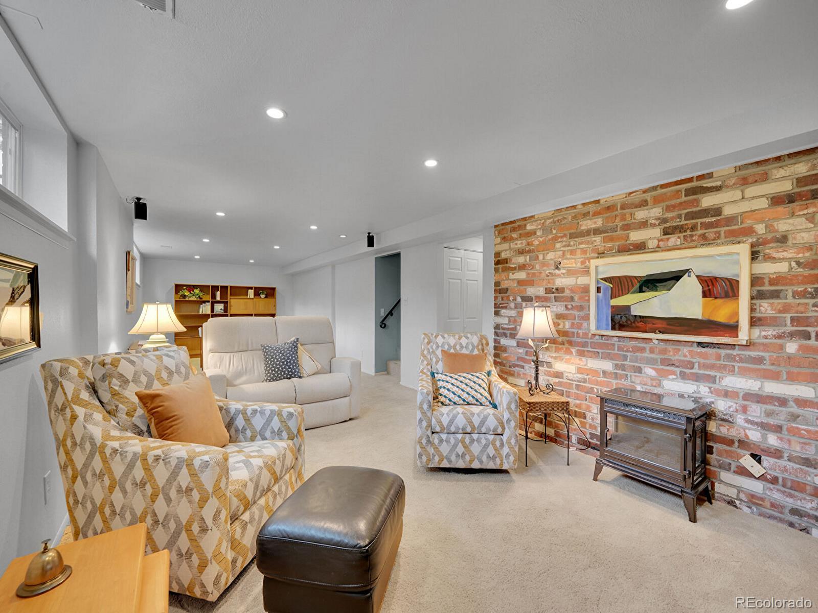 595 W Lake Avenue