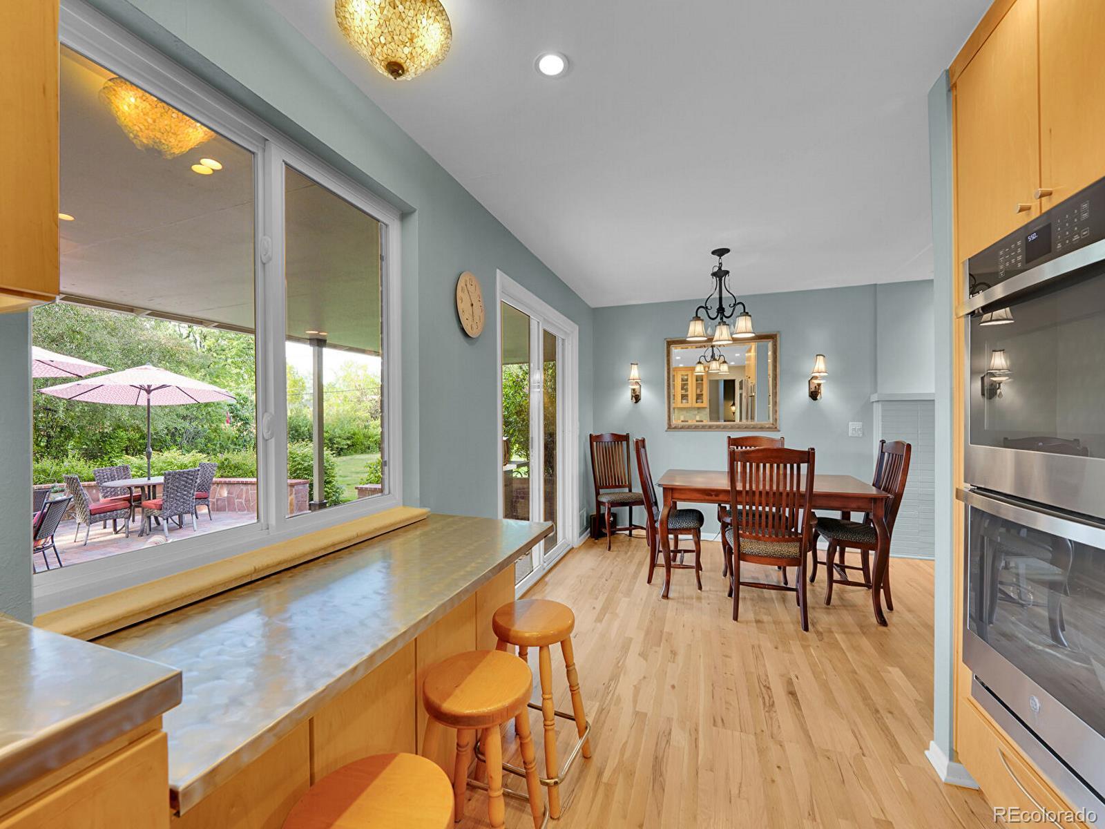 595 W Lake Avenue