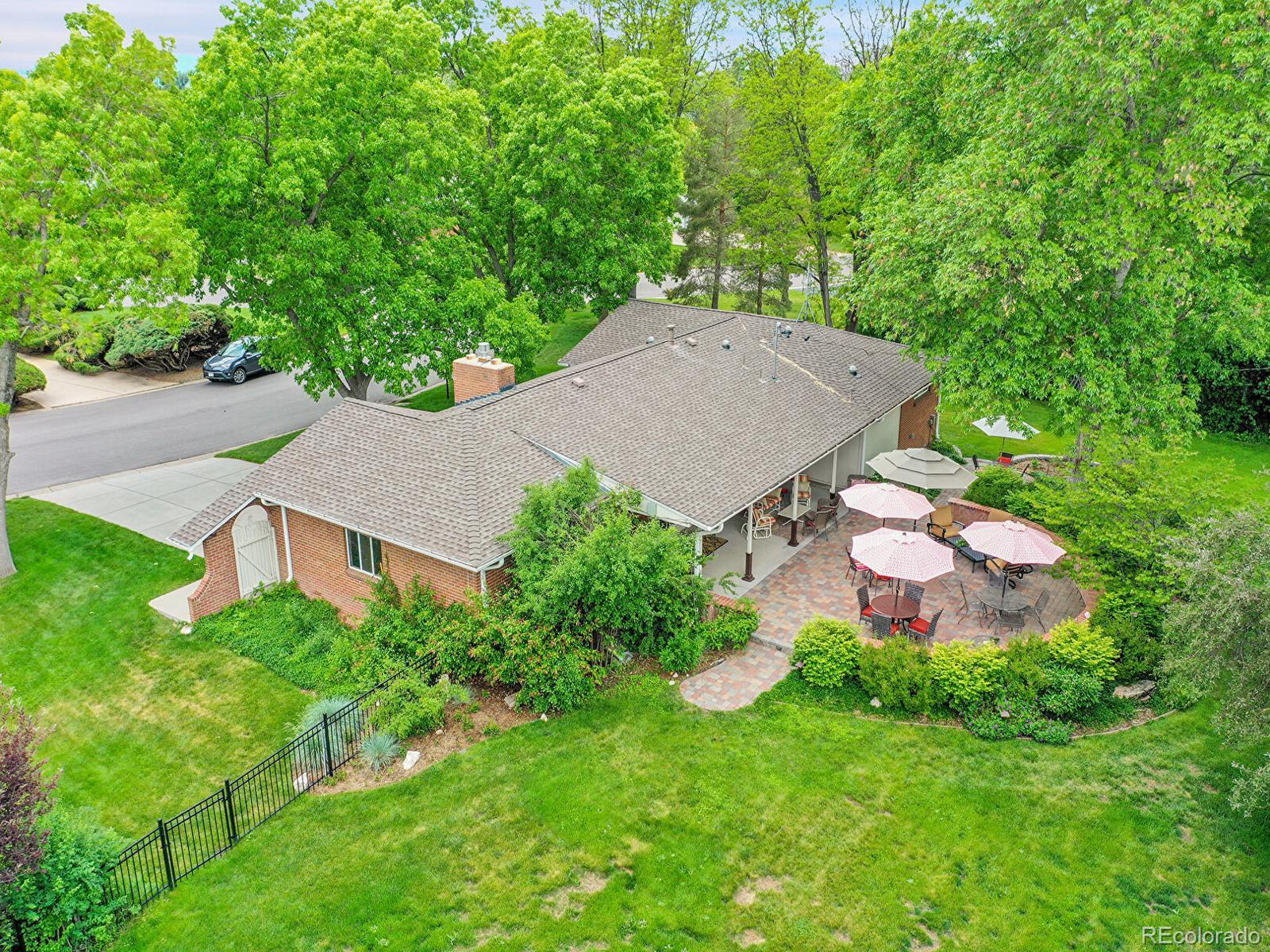 595 W Lake Avenue
