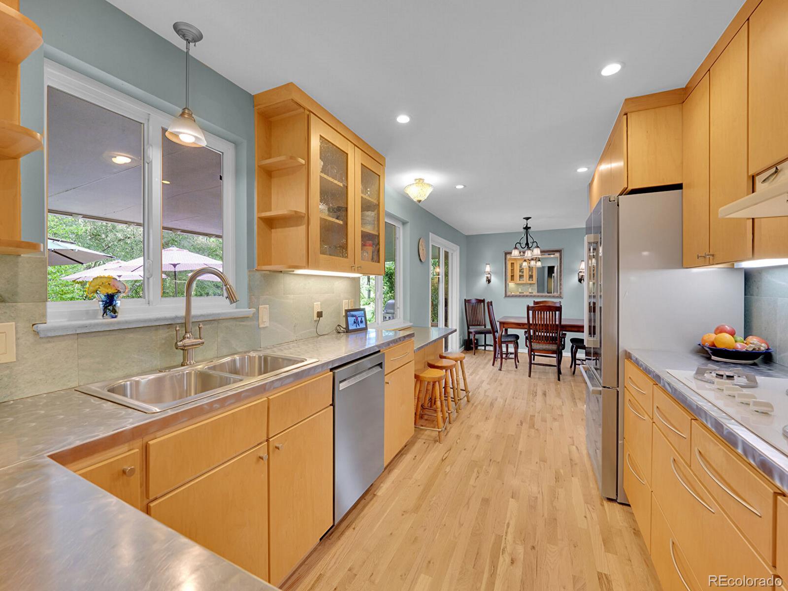595 W Lake Avenue