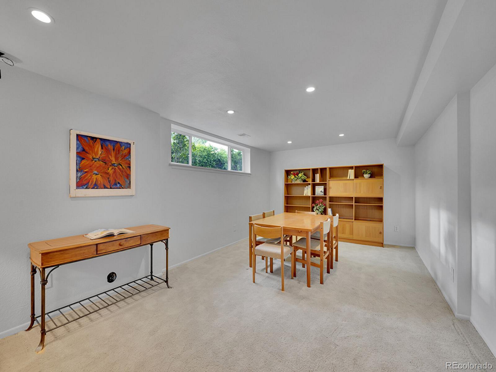 595 W Lake Avenue