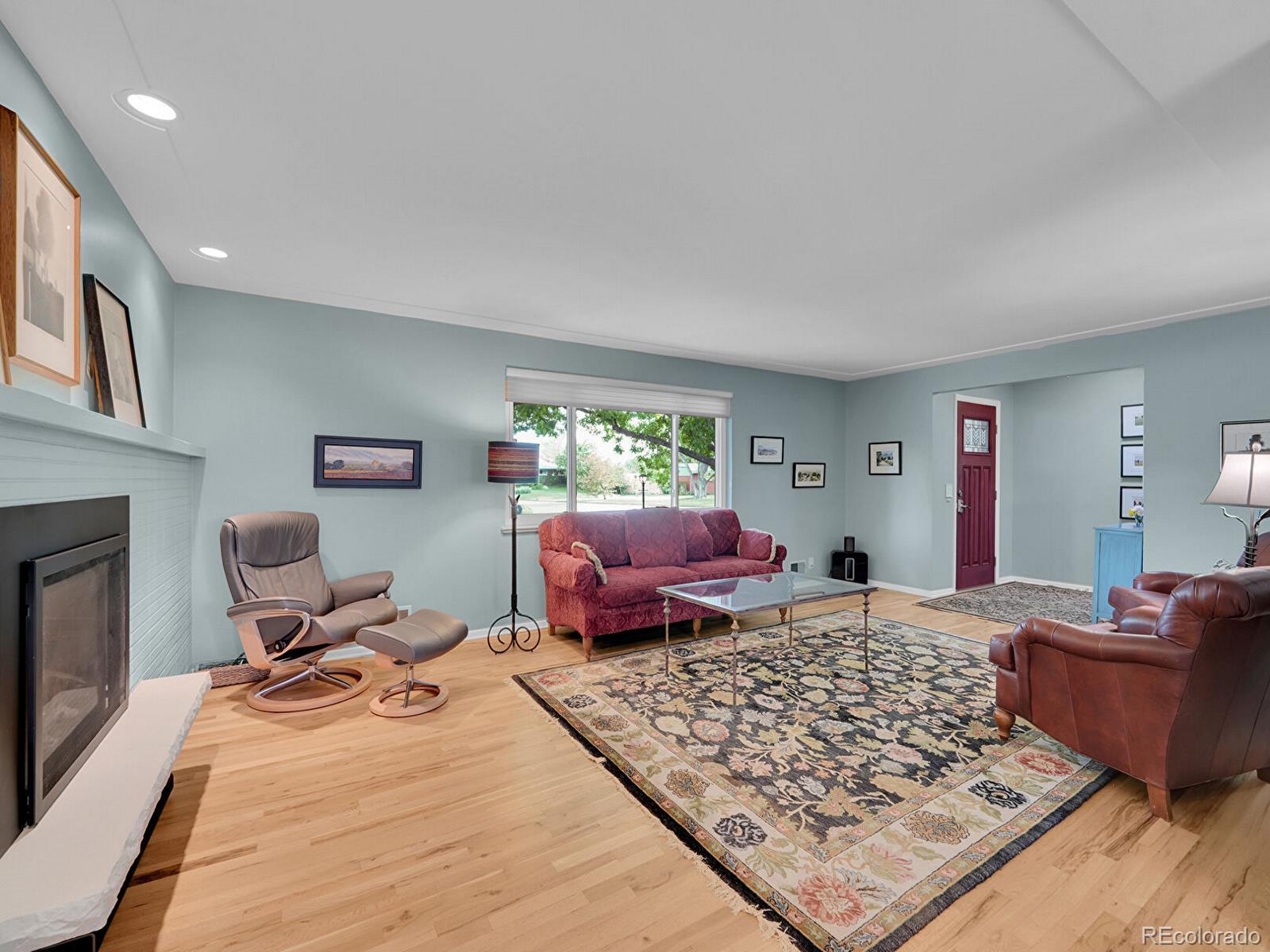 595 W Lake Avenue