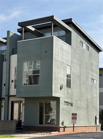 2692 Front View Cres