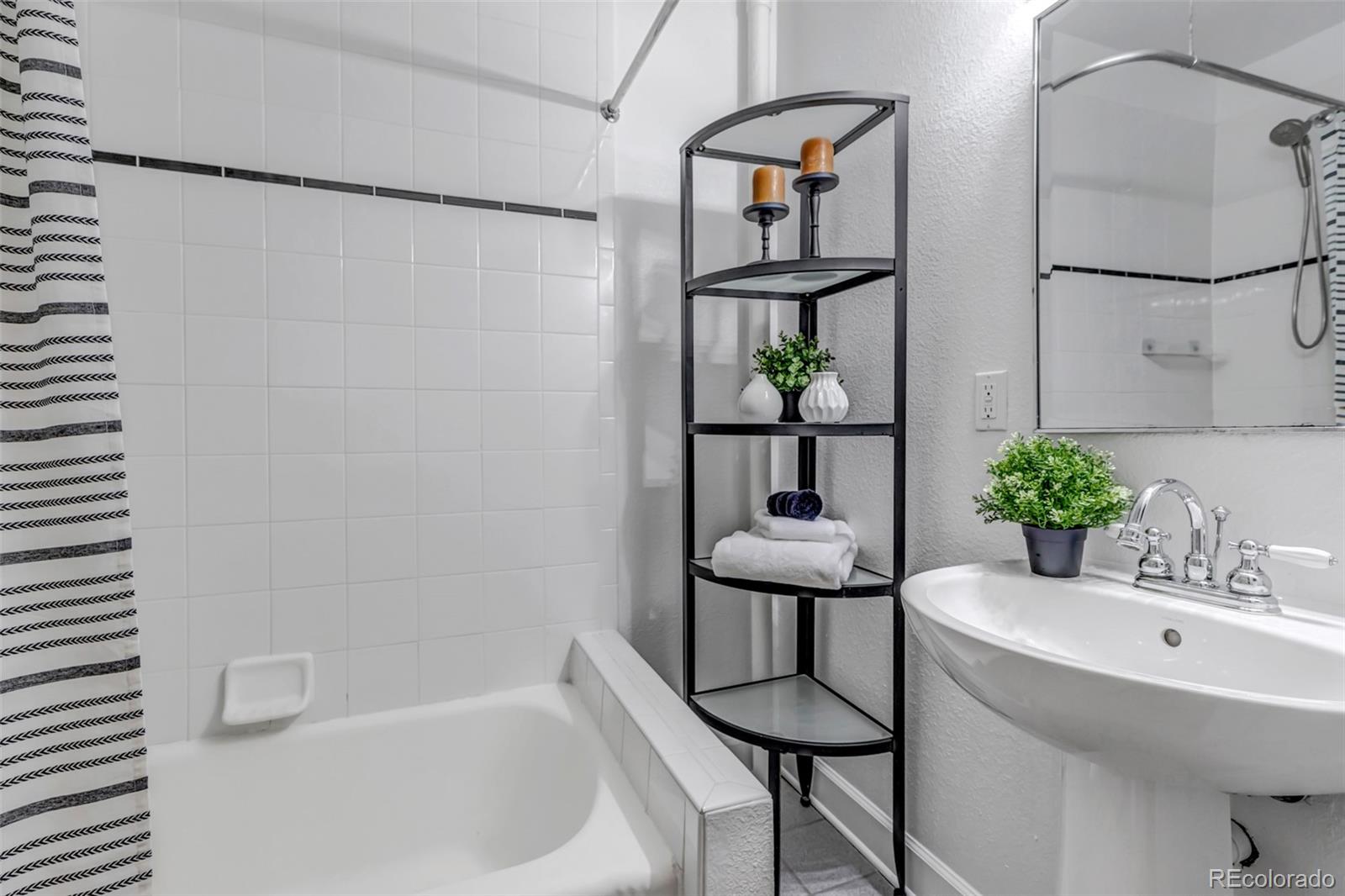 1167 N Logan Street Unit: 3