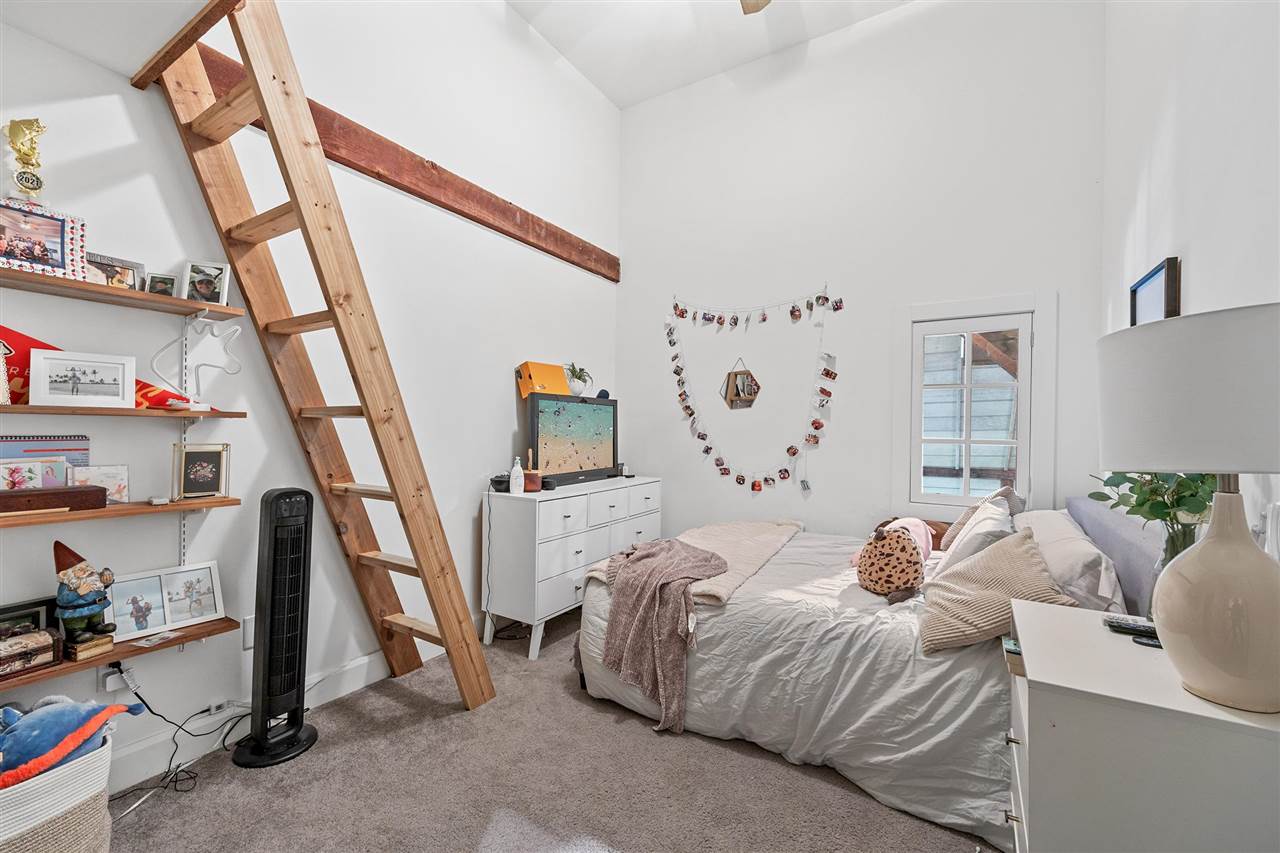 3880 Owl Song Ln