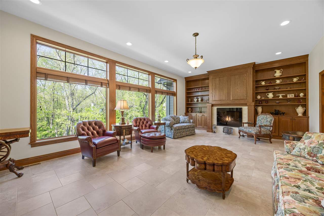 3009 Woodland Ridge Dr NE