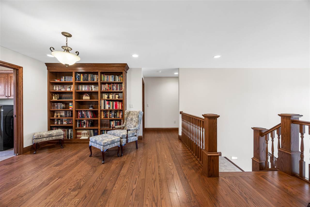 3009 Woodland Ridge Dr NE