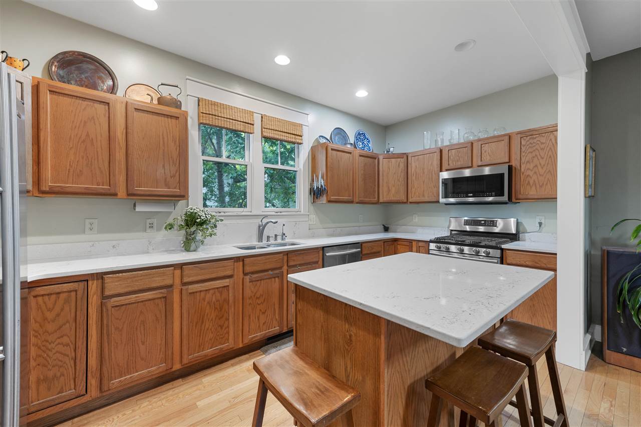 1054 Foster Rd