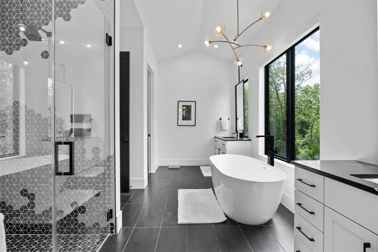 2816 Buckle Down Cir