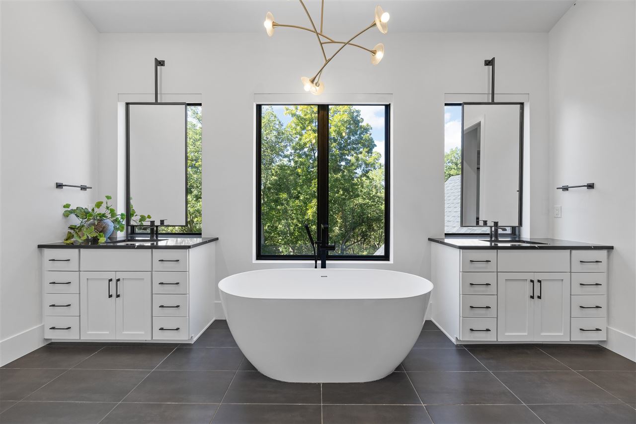 2816 Buckle Down Cir