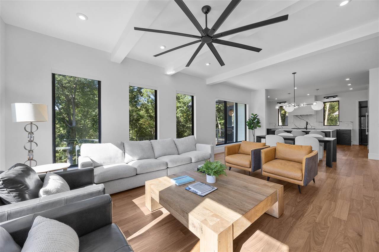 2816 Buckle Down Cir