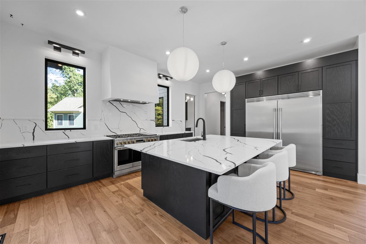 2816 Buckle Down Cir