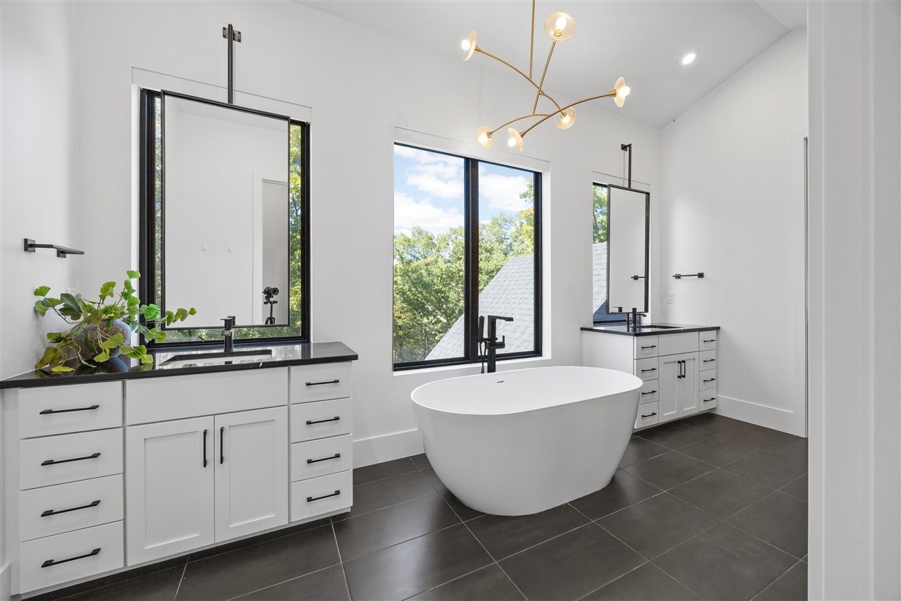 2816 Buckle Down Cir