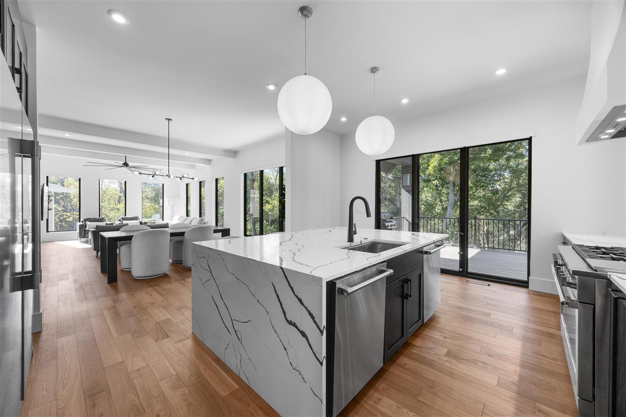 2816 Buckle Down Cir