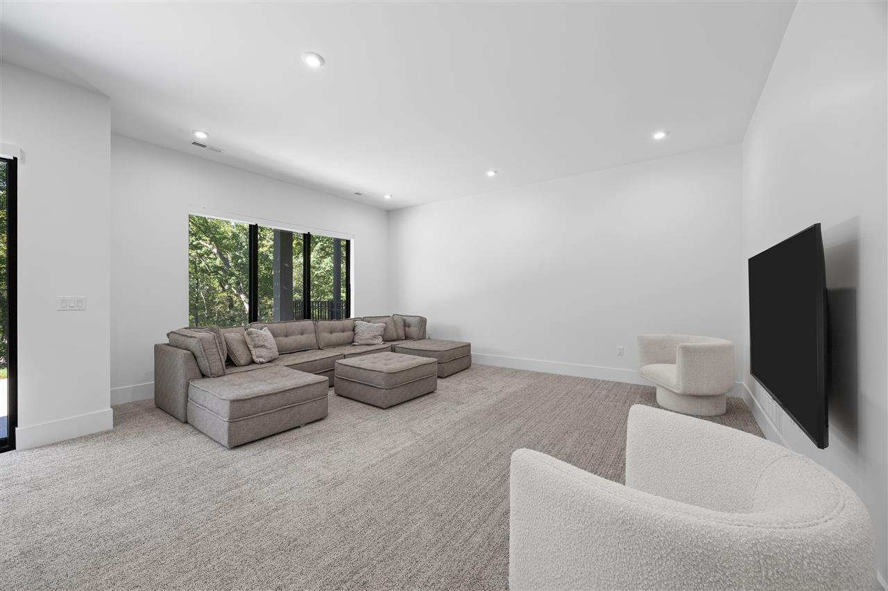 2816 Buckle Down Cir