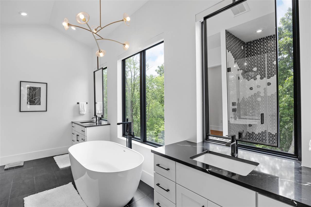 2816 Buckle Down Cir