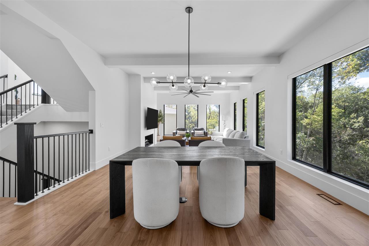 2816 Buckle Down Cir