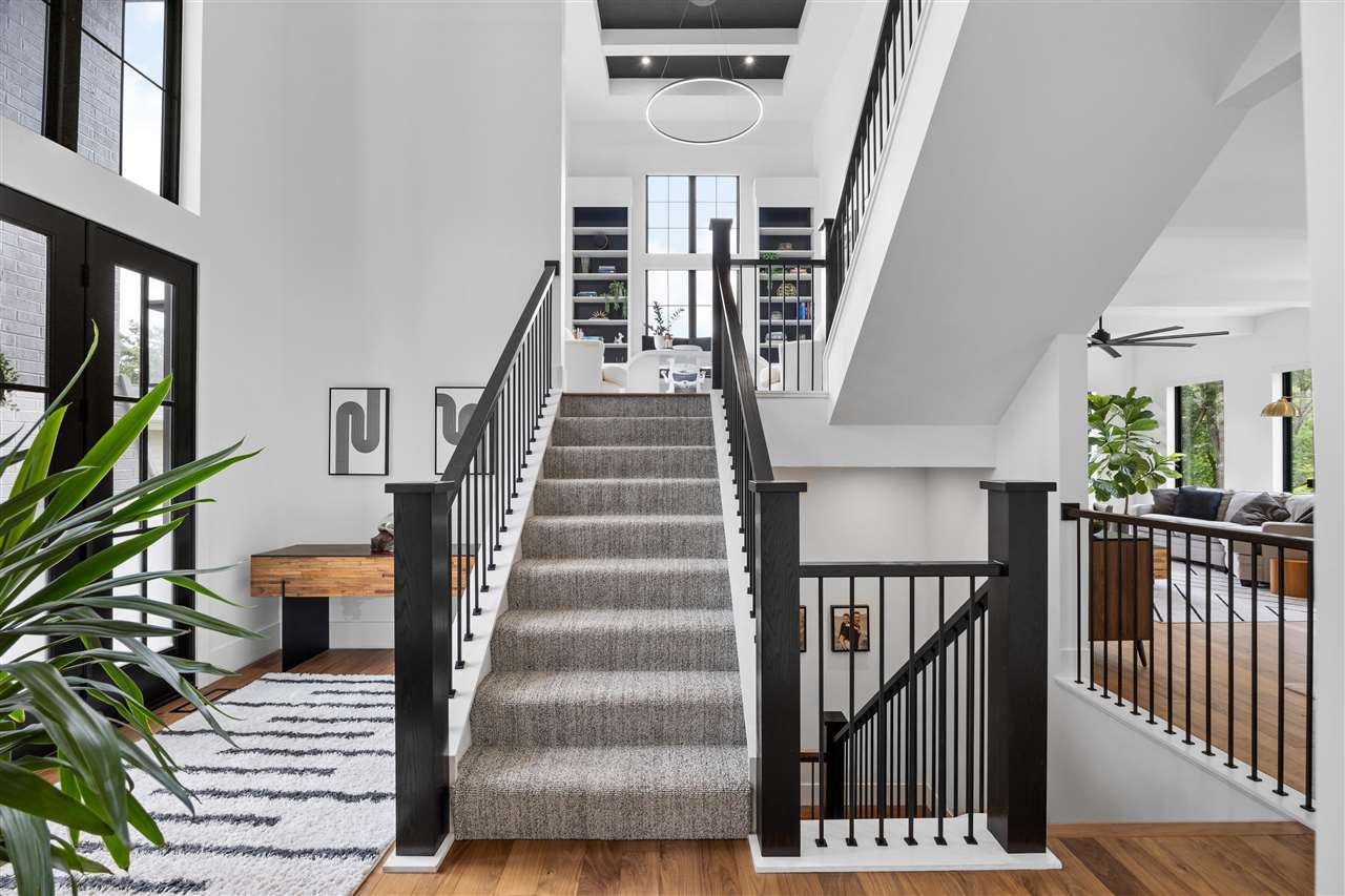 2816 Buckle Down Cir