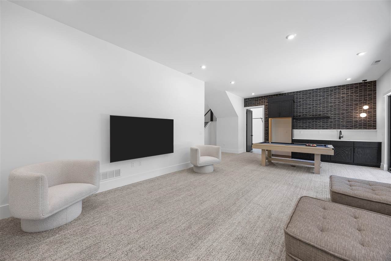 2816 Buckle Down Cir