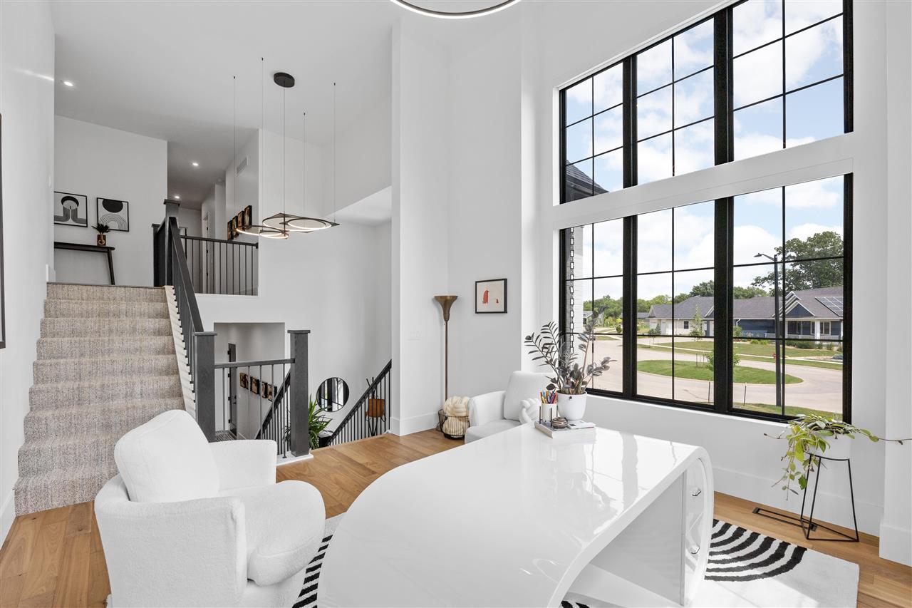 2816 Buckle Down Cir