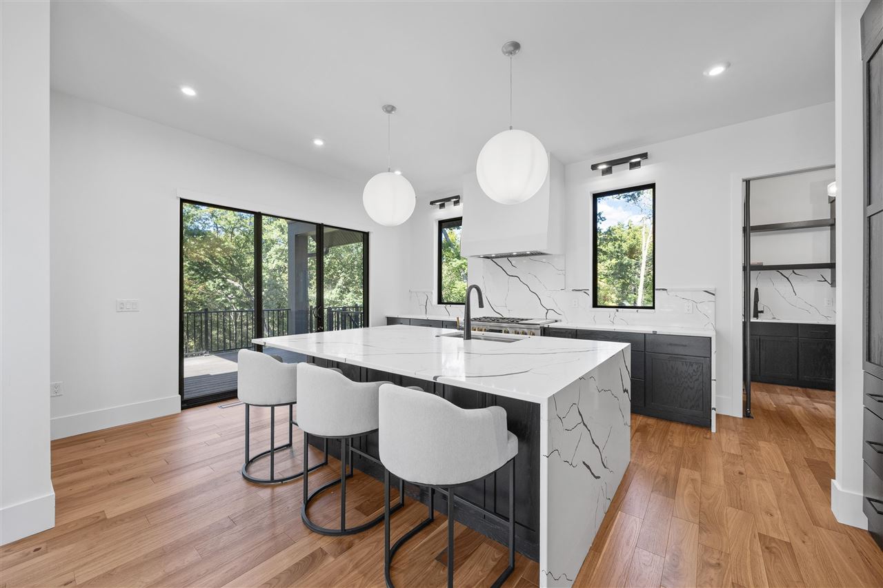 2816 Buckle Down Cir