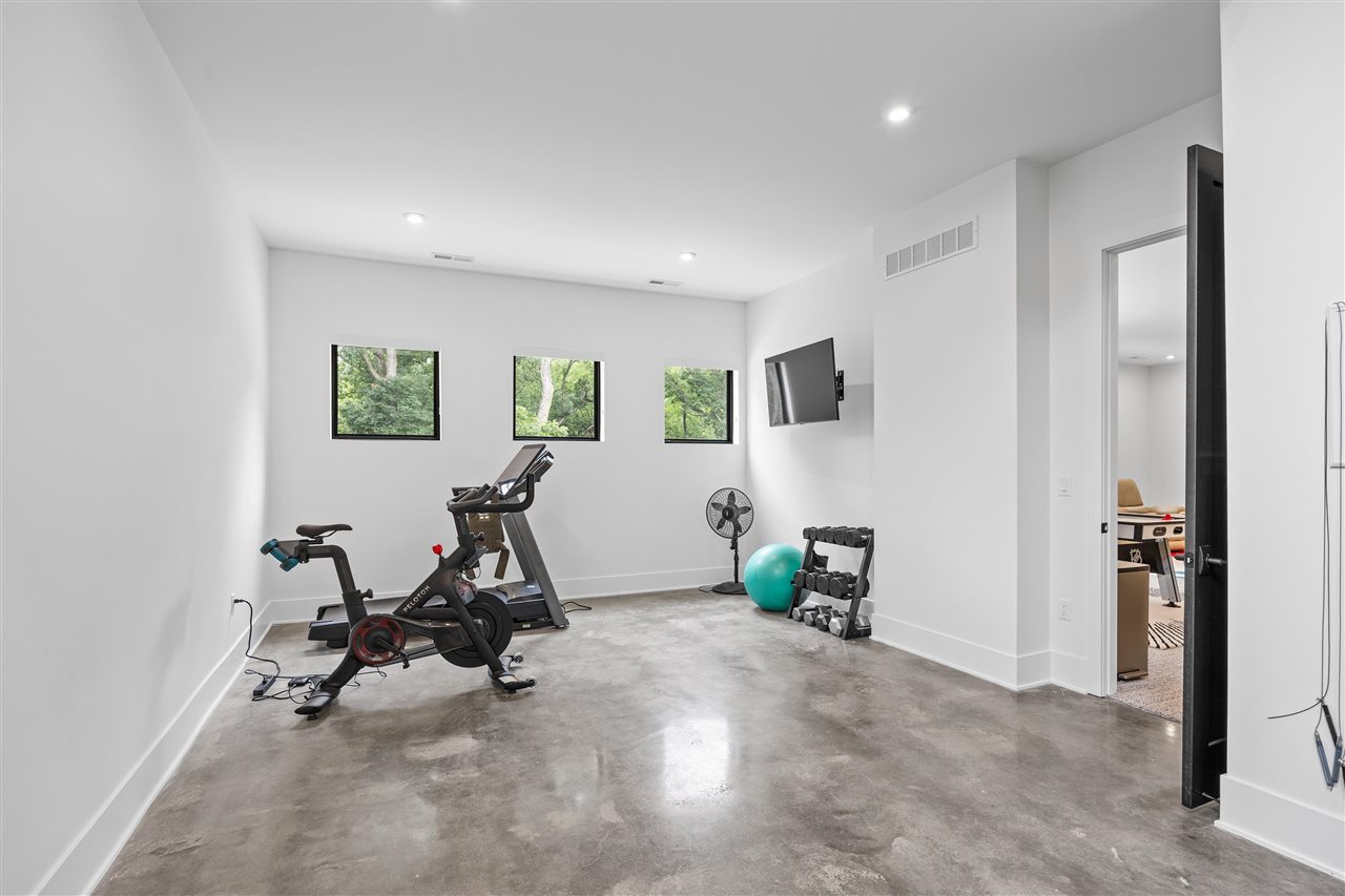 2816 Buckle Down Cir