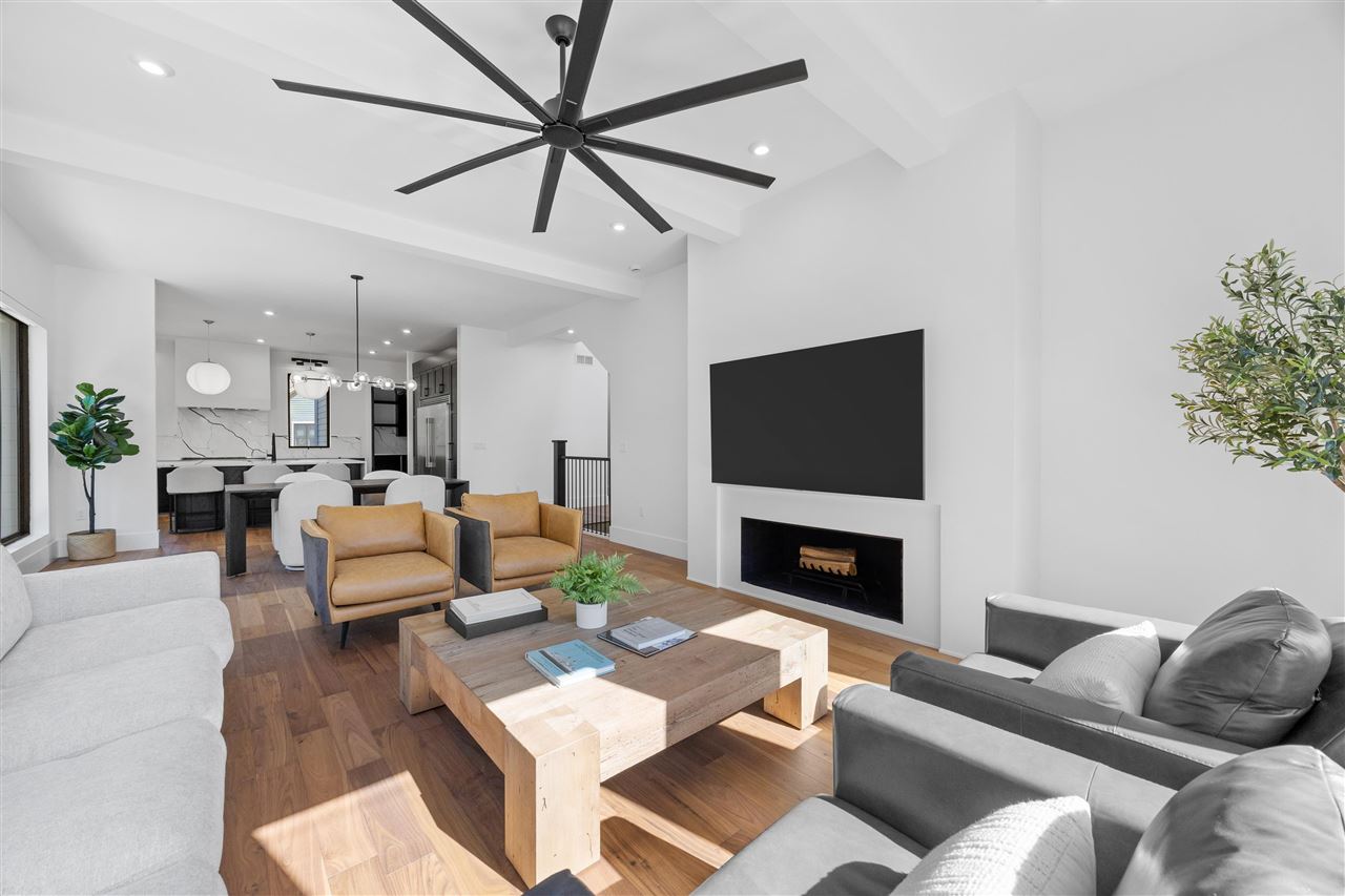 2816 Buckle Down Cir