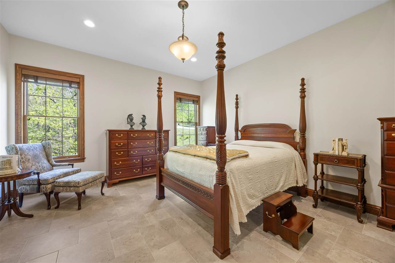 3009 Woodland Ridge Dr NE