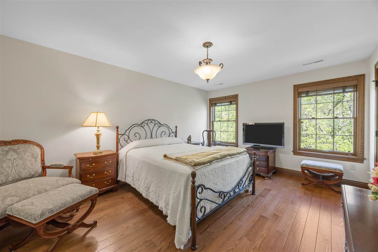 3009 Woodland Ridge Dr NE