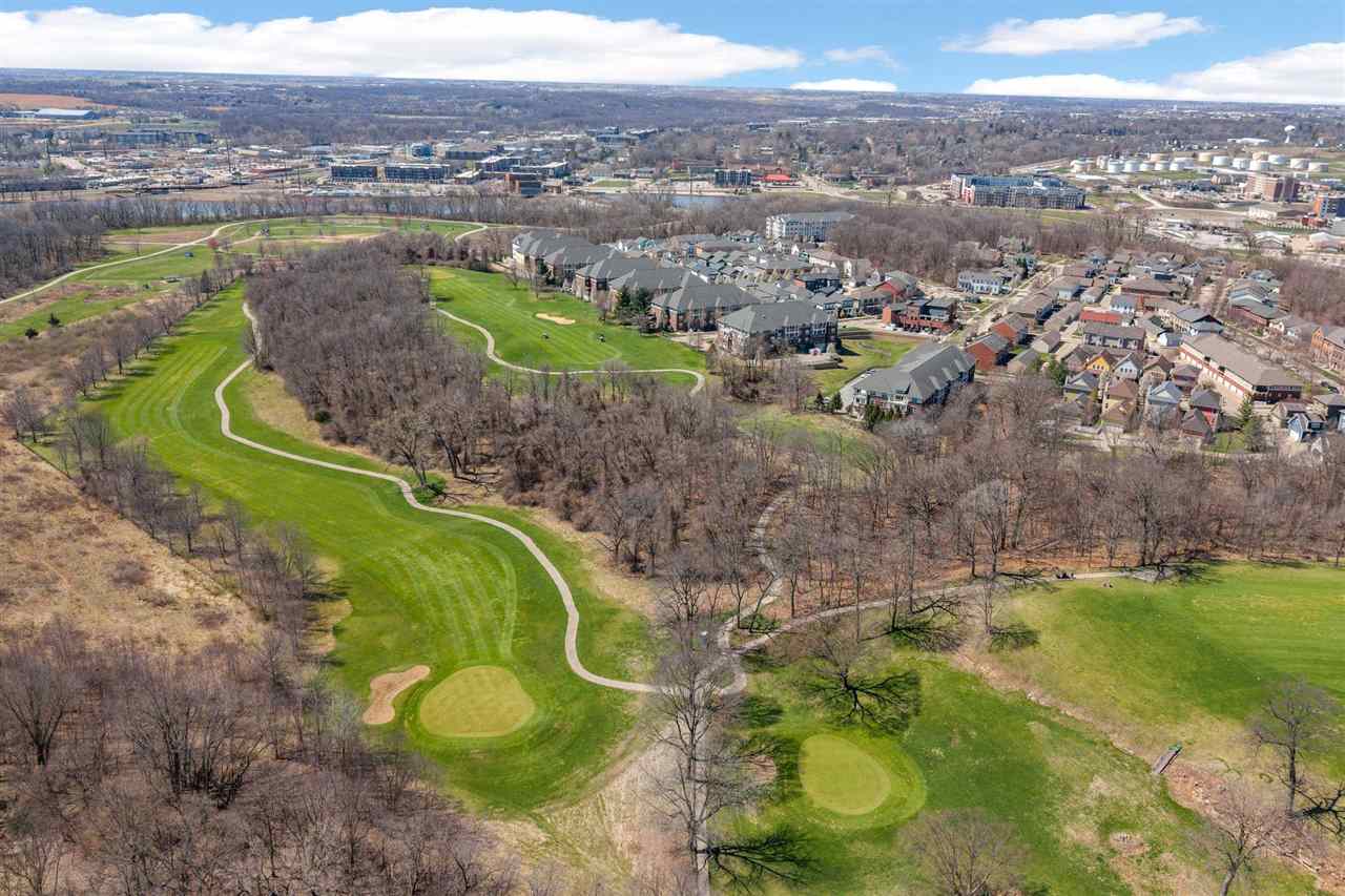 1136 Swisher St