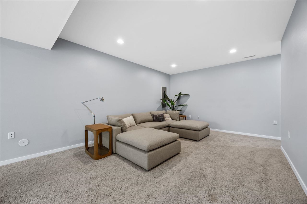 1148 Ryan Cir