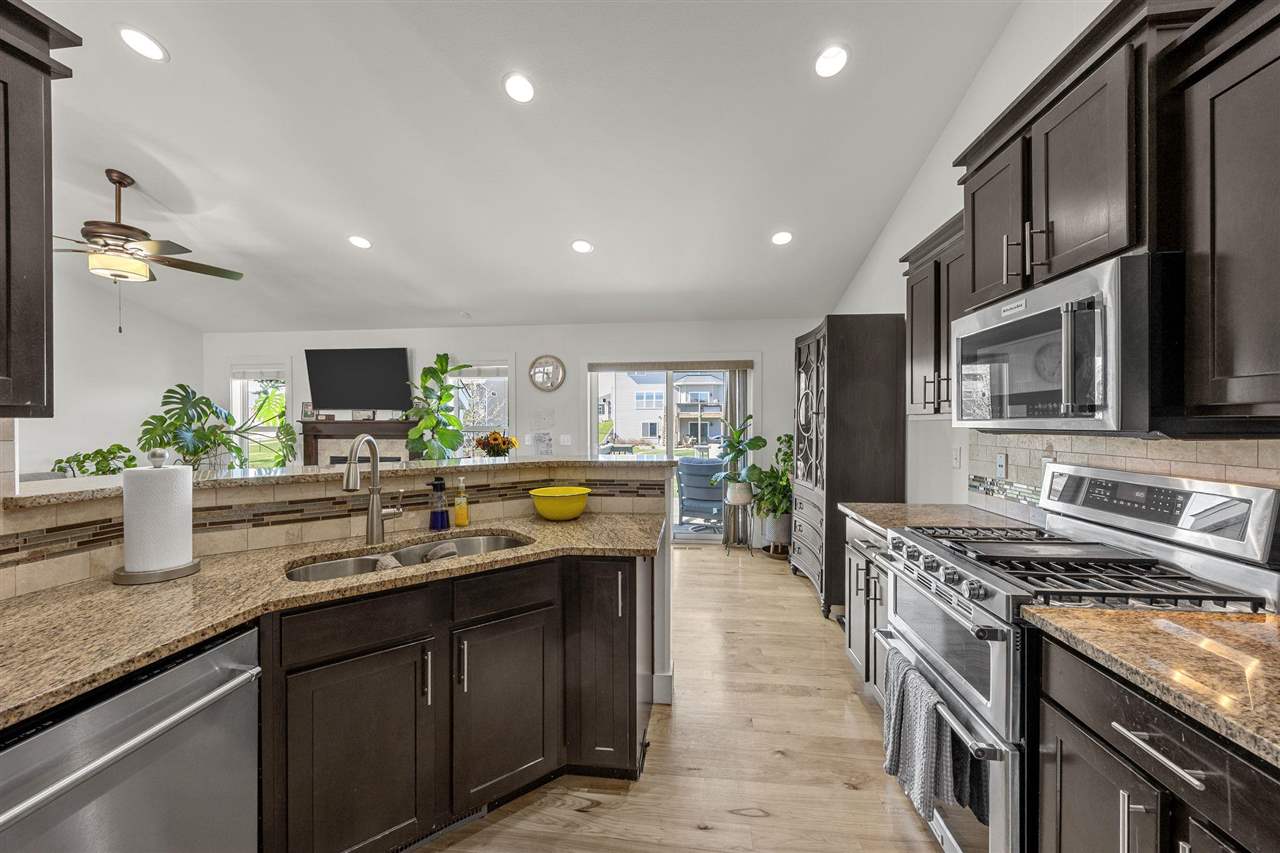465 Carlyle Dr