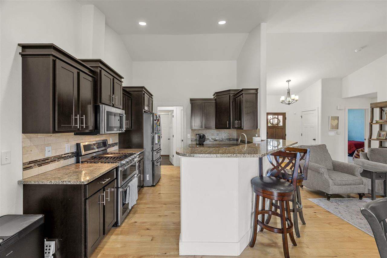 465 Carlyle Dr