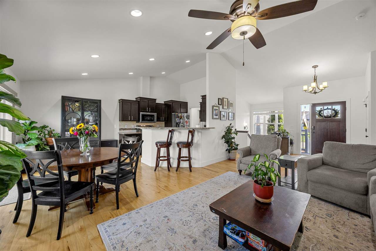 465 Carlyle Dr