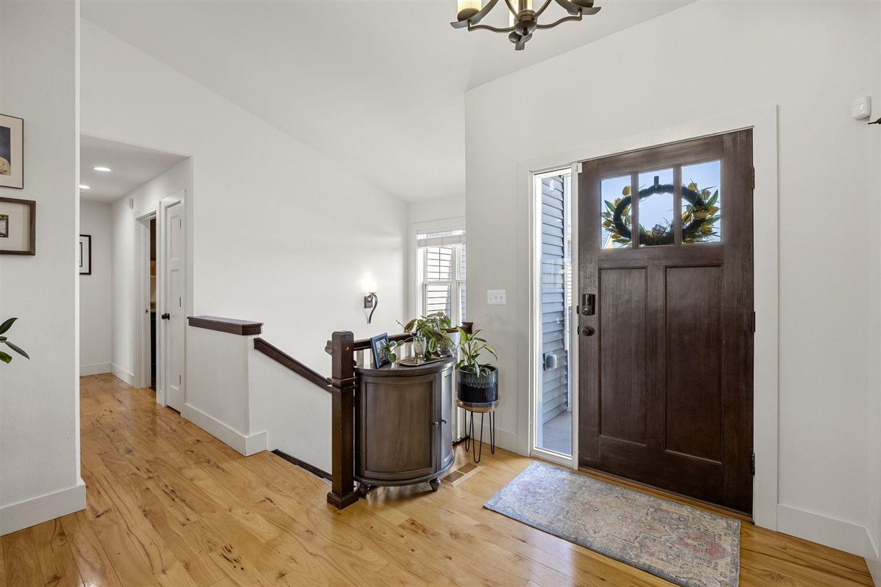 465 Carlyle Dr
