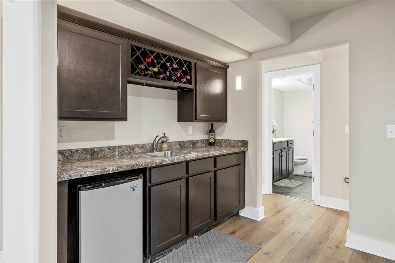 465 Carlyle Dr