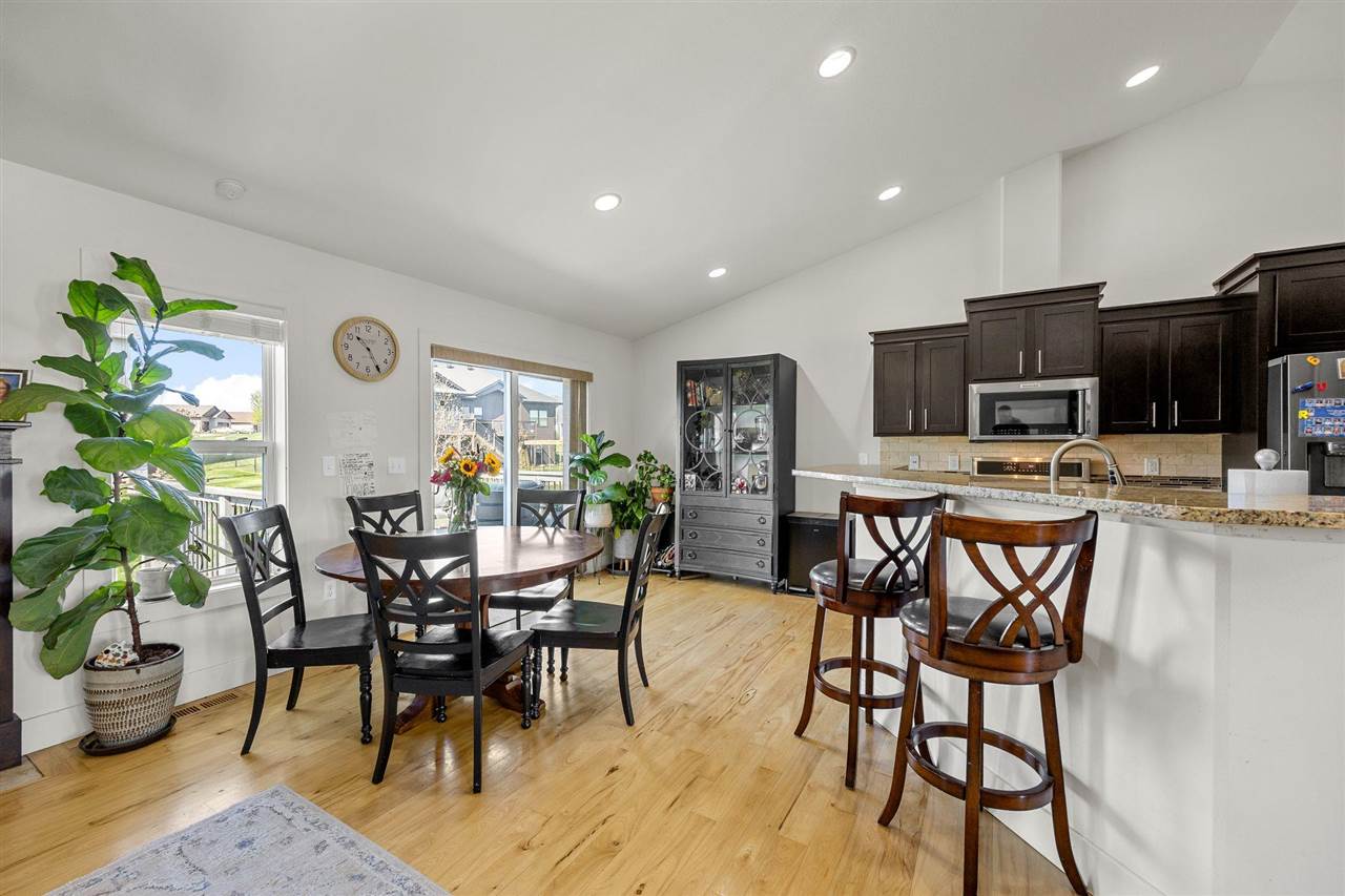 465 Carlyle Dr