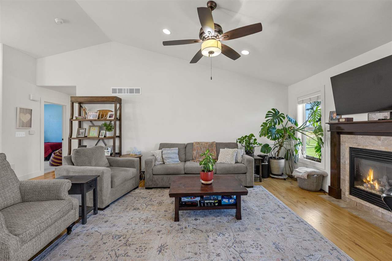 465 Carlyle Dr