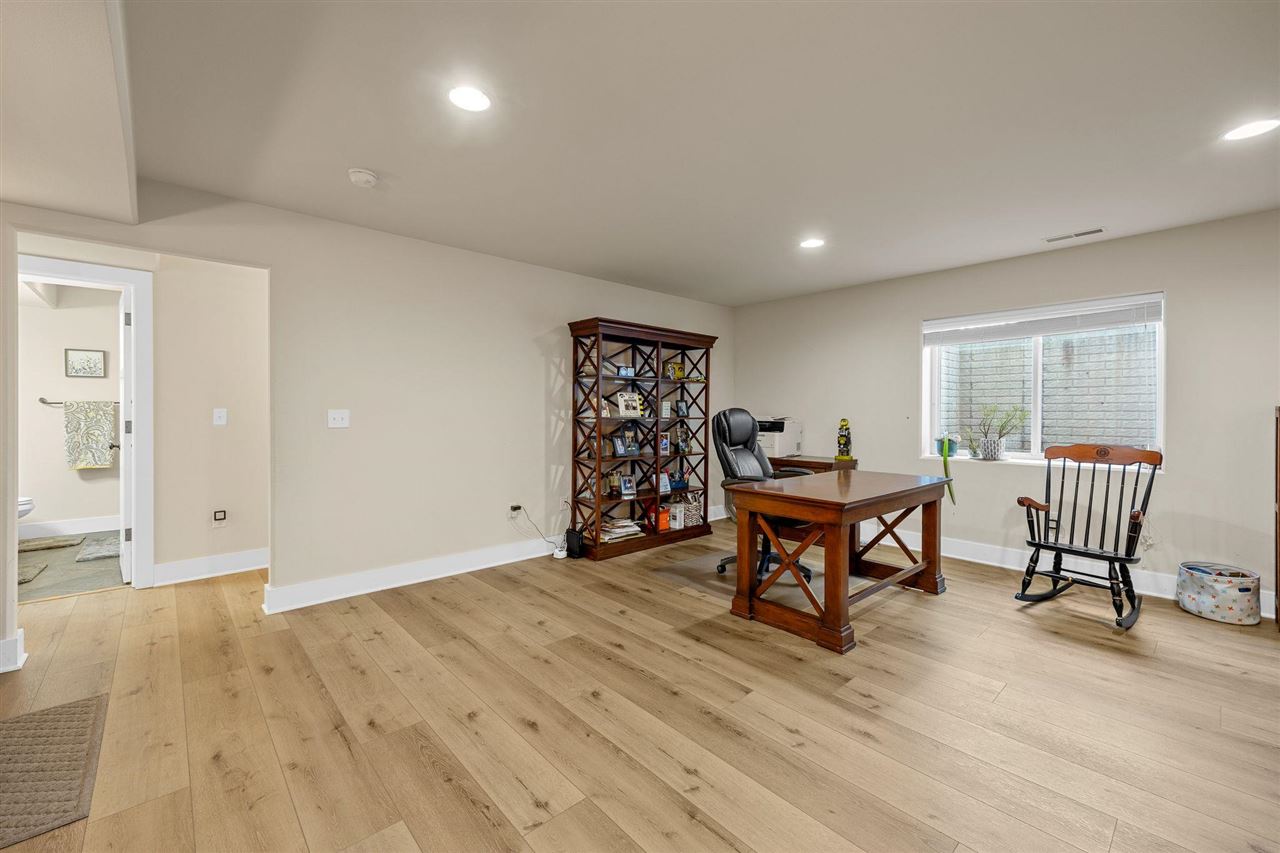 465 Carlyle Dr