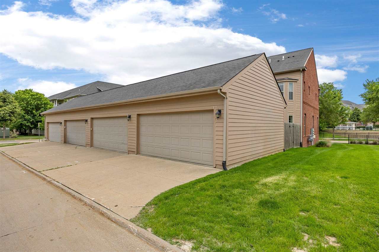 1063 Walker Cir