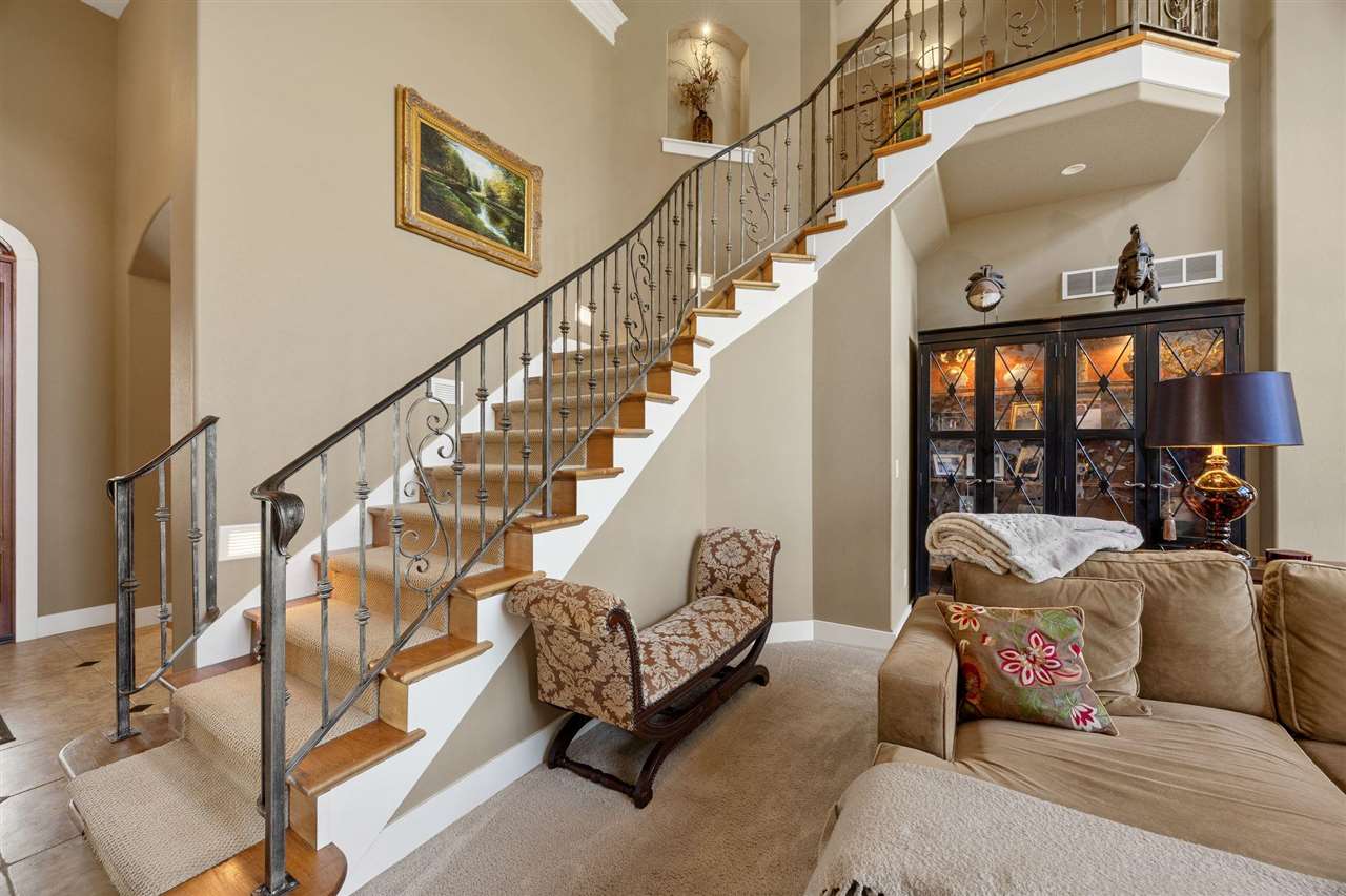 20 Cherry Ln NE