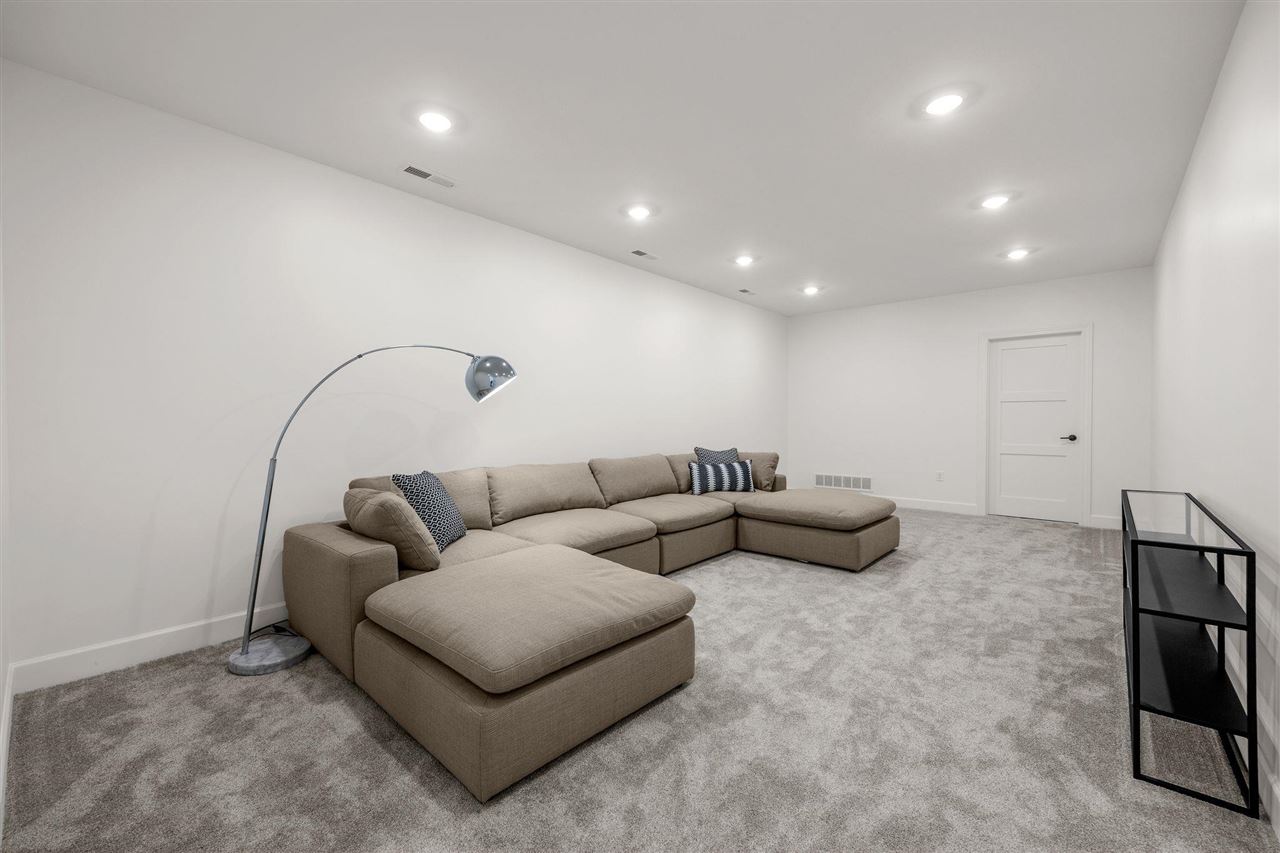 3019 Deans Way