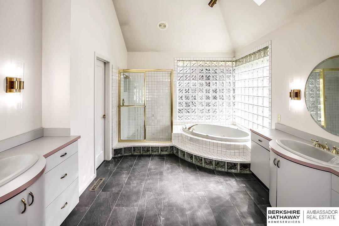 954 S 117th Court