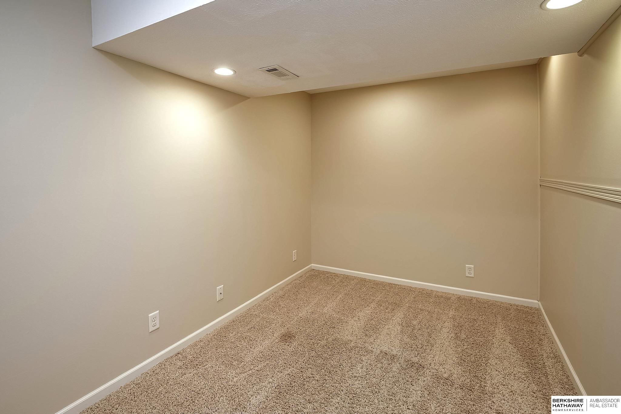 1643 S 154th Street