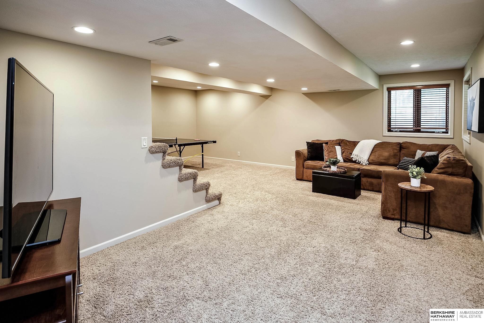 1643 S 154th Street